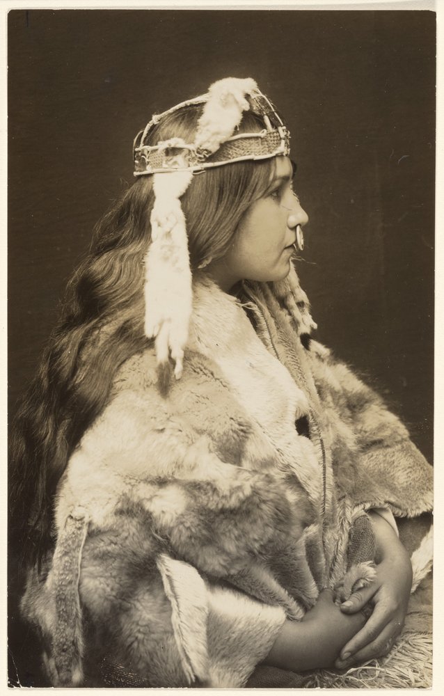 [Naida, die stolze Prinzessin] von Edward S. Curtis