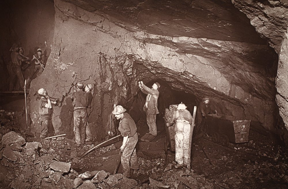 Stoping bei der 70, East Pool Mine, Illustration aus ''Mongst mines and ...