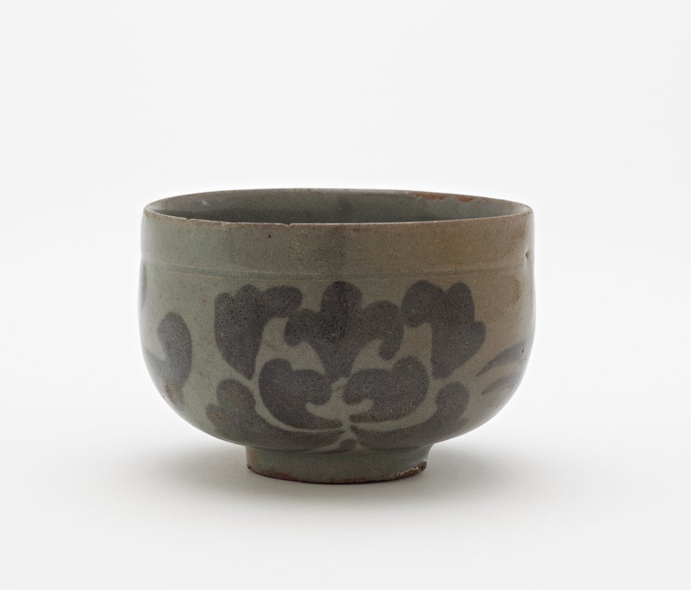 Tasse mit Pfingstrosenblüten-Design, erste Hälfte des 12. Jahrhunderts von Korean School