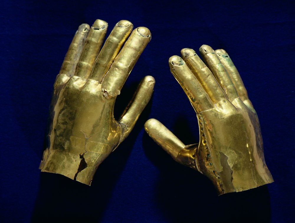 Paar von Grabbeigaben-Händen, aus Peru, ca. 200-800 (Gold) von Moche
