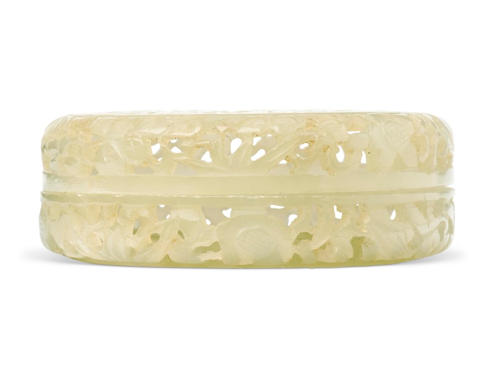 Durchbrochener zweiteiliger runder Parfümbehälter (weiße Jade) von School Chinese