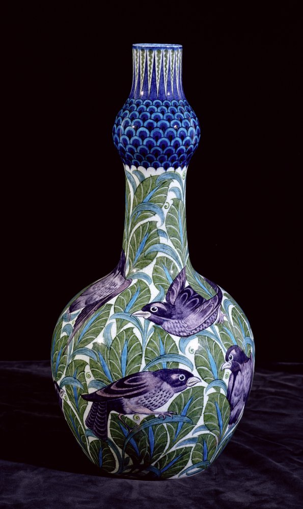 Große Flasche mit Amsel-Dekoration, bemalt von Joe Juster, 1888-1904 von William de Morgan