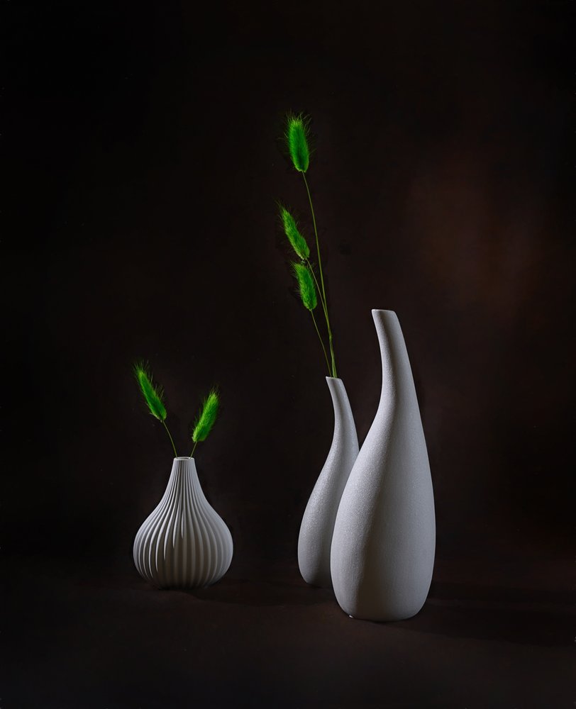 Elegante Vasen mit Grün von Alice Sheng