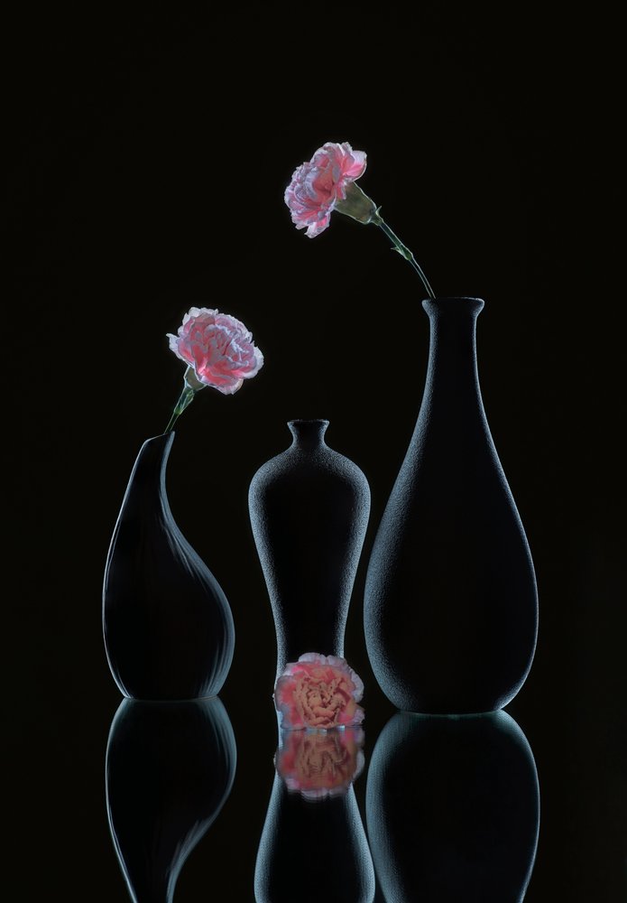 Elegantes Blumenstillleben von Alice Sheng