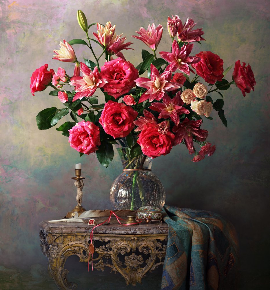 Eleganter Rosen- und Lilienstrauß von Andrey Morozov