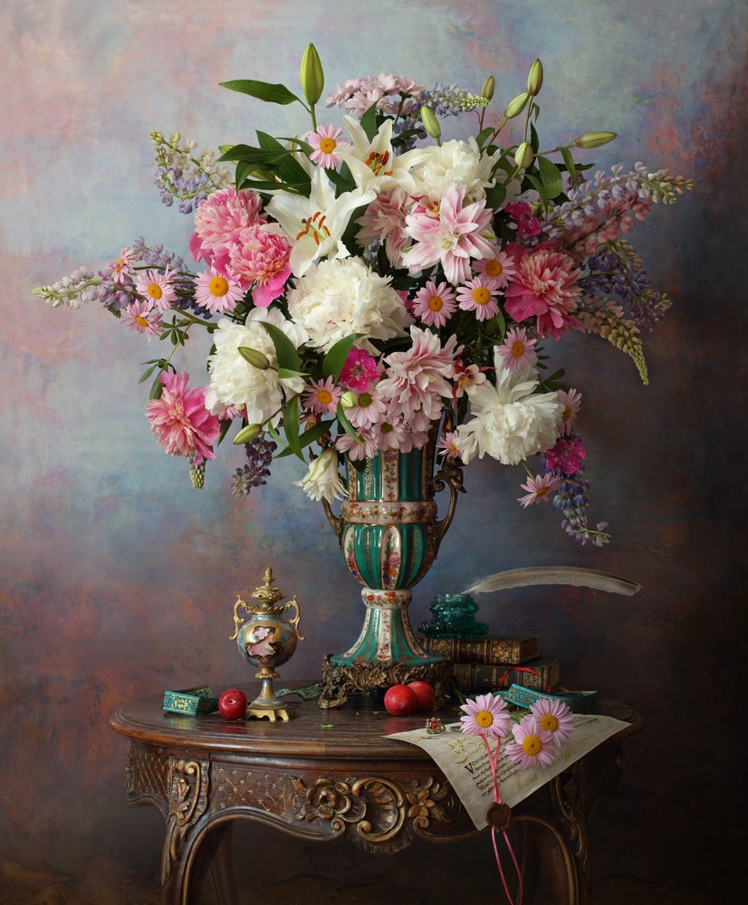 Opulentes Blumen Stillleben von Andrey Morozov