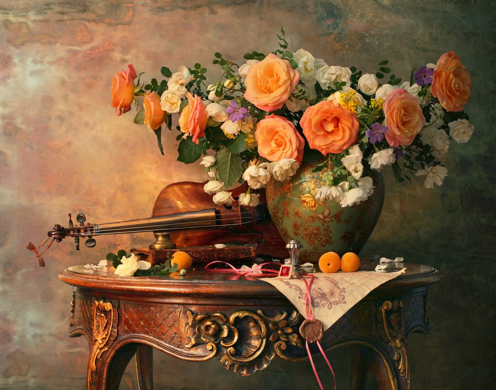 Romantische Rosen und Violine von Andrey Morozov