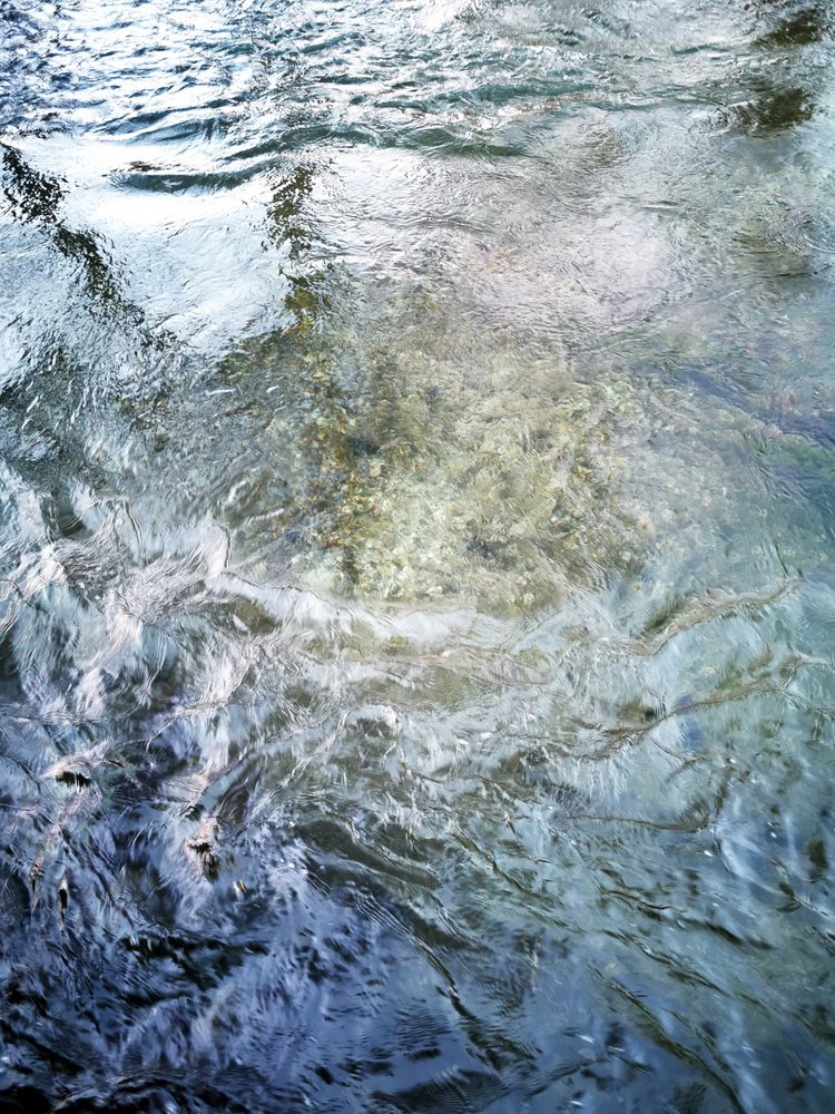 Klares Wasserfließen von Angelo Cerantola