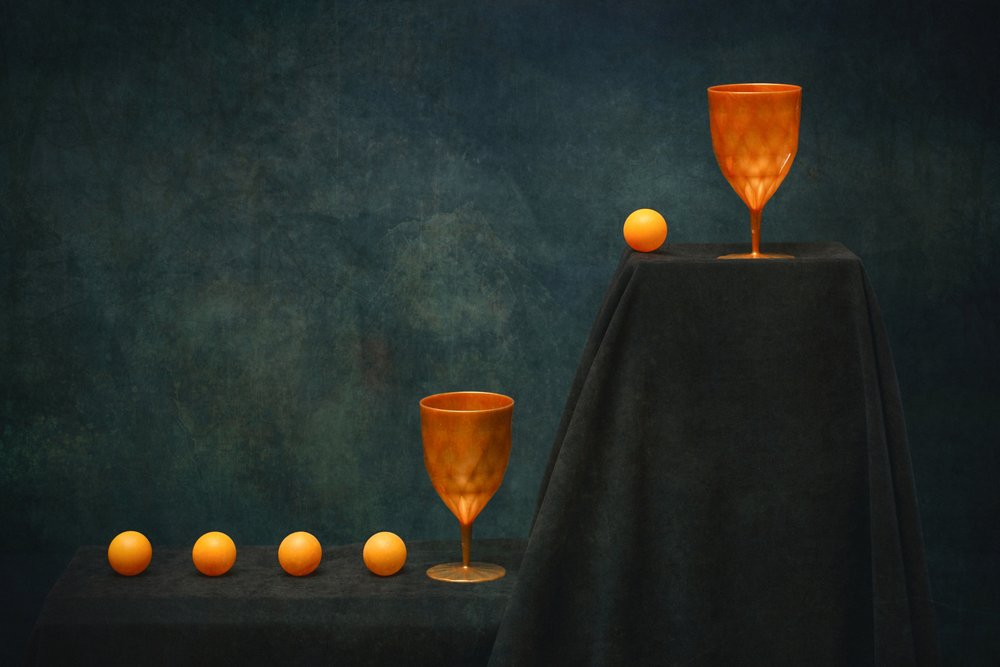 Goldene Tassen Orange Kugeln von Brig Barkow