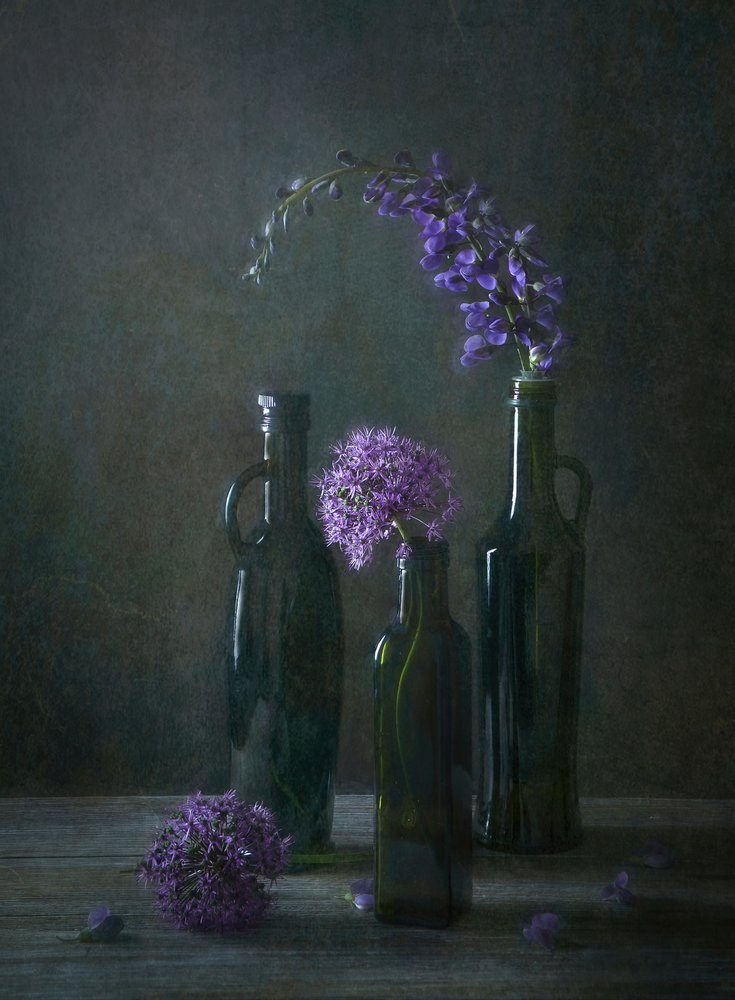 Stimmungsvolle Blumenflaschen von Catherine Wang