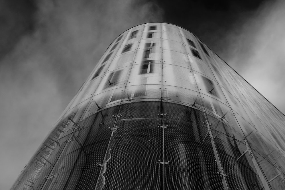 Dramatisches gebogenes Glasgebäude von Chris Hamilton