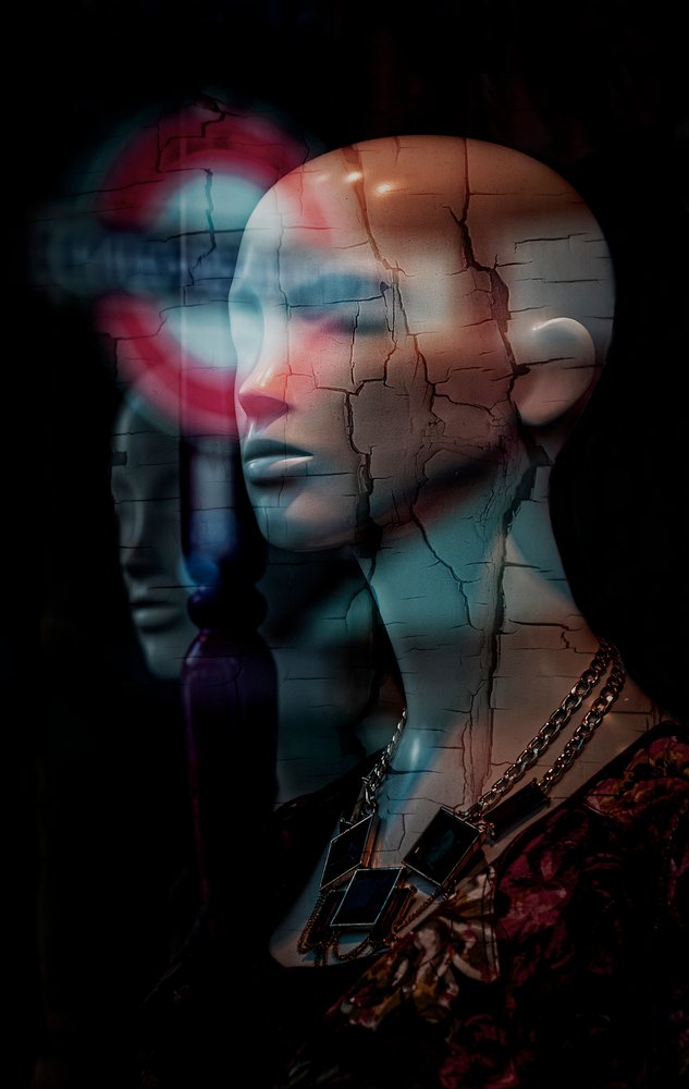 Elegante Rissige Schaufensterpuppe von Chris Hamilton