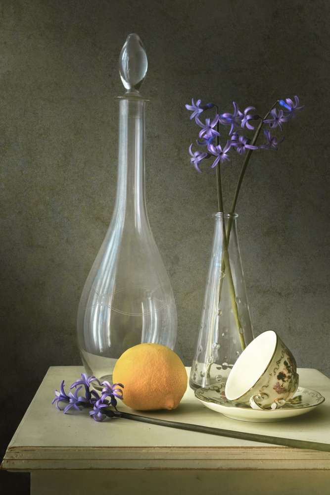 Lila Blumen und Glas von Christian MARCEL