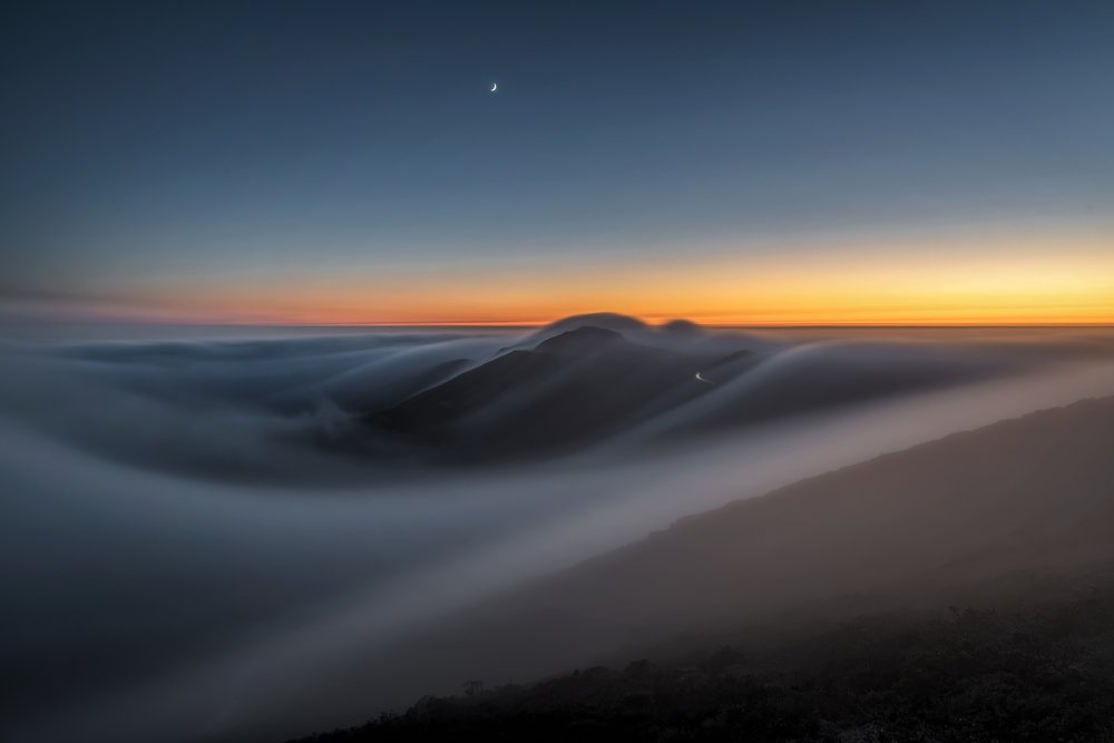Dämmerungsberge über den Wolken von Chuanxu Ren