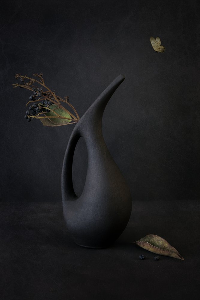 Minimalistische schwarze Vase von Cicek Kiral