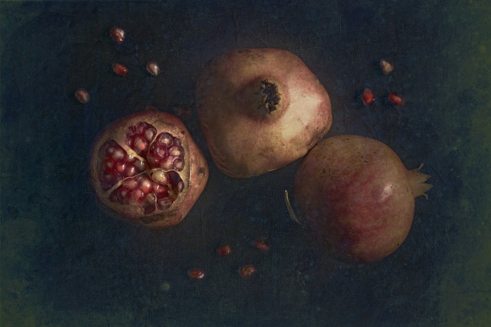Reiches Granatapfel-Stillleben von Cicek Kiral