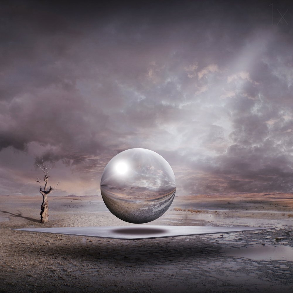 Surrealer Wüstenorb von Franziskus Pfleghart