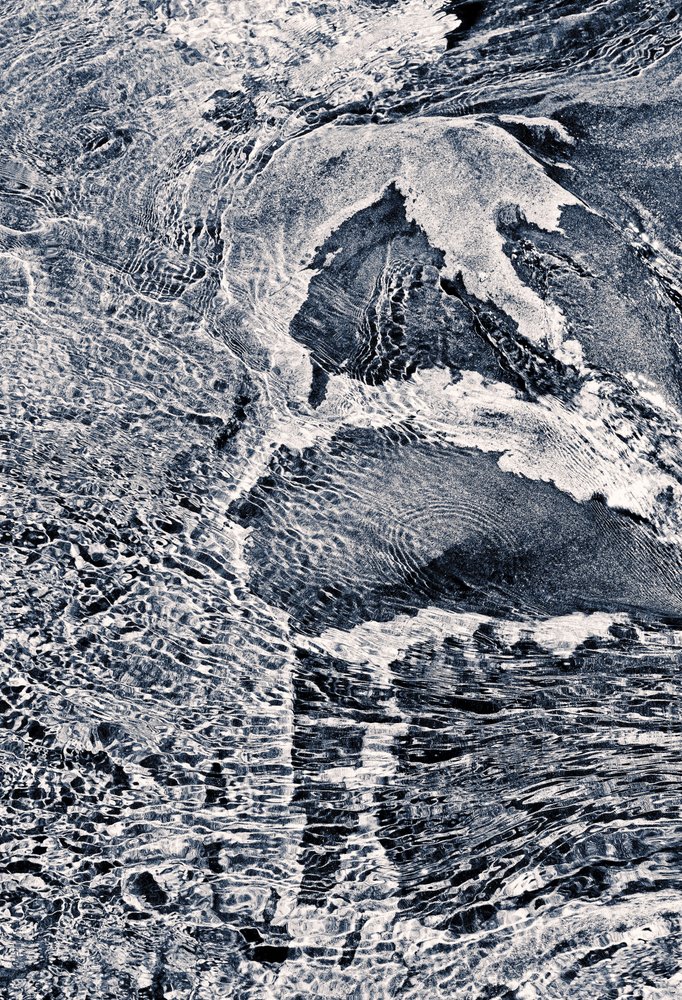 Abstrakter Wasserfluss von Gemma Bardot