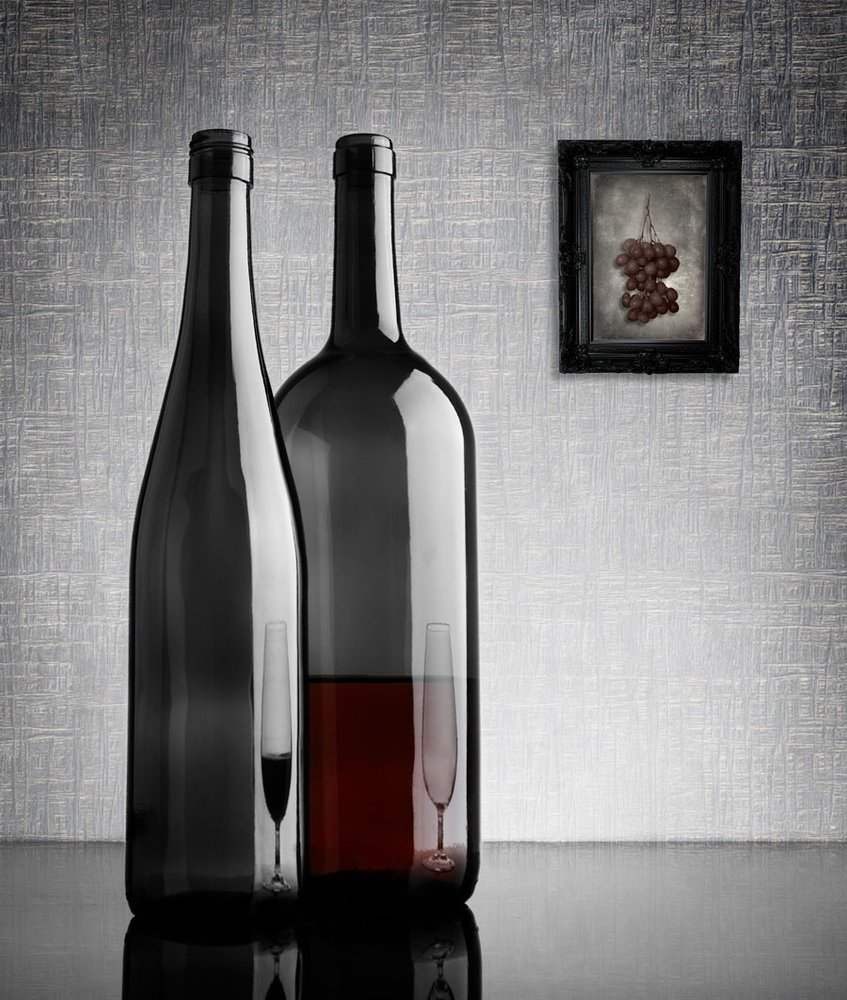 Elegantes Wein-Stillleben von Greg Brave