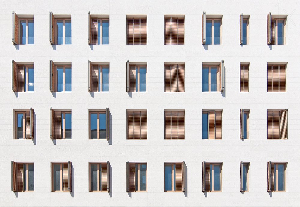 Geometrische Fensterfassade von Igor Bakotic