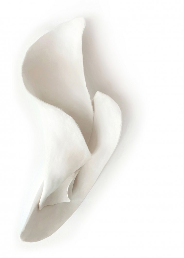 Elegante Blumenskulptur von Jenja Braun