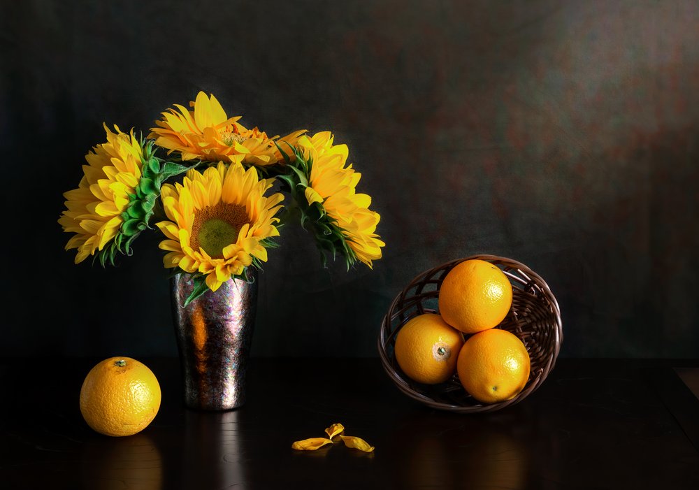 Goldene Sonnenblumen und Orangen von Jie Fischer
