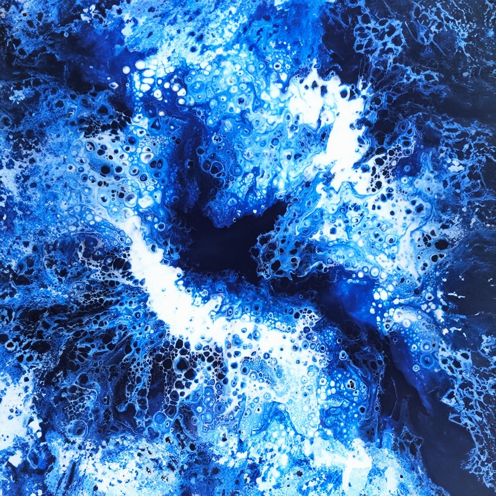 Tiefblauer Ozeanfluss von Jonas Weikel