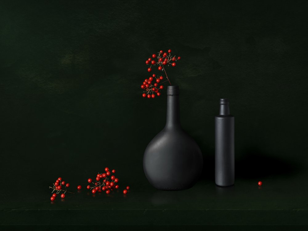 Modernes Beeren Stillleben von Juan Antonio Palacios