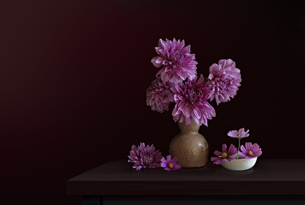 Stimmungsvolles Dahlienbouquet von Juan Antonio Palacios