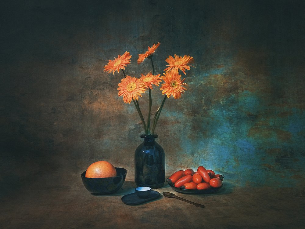 Orange Blumen Stillleben von Liu Xing