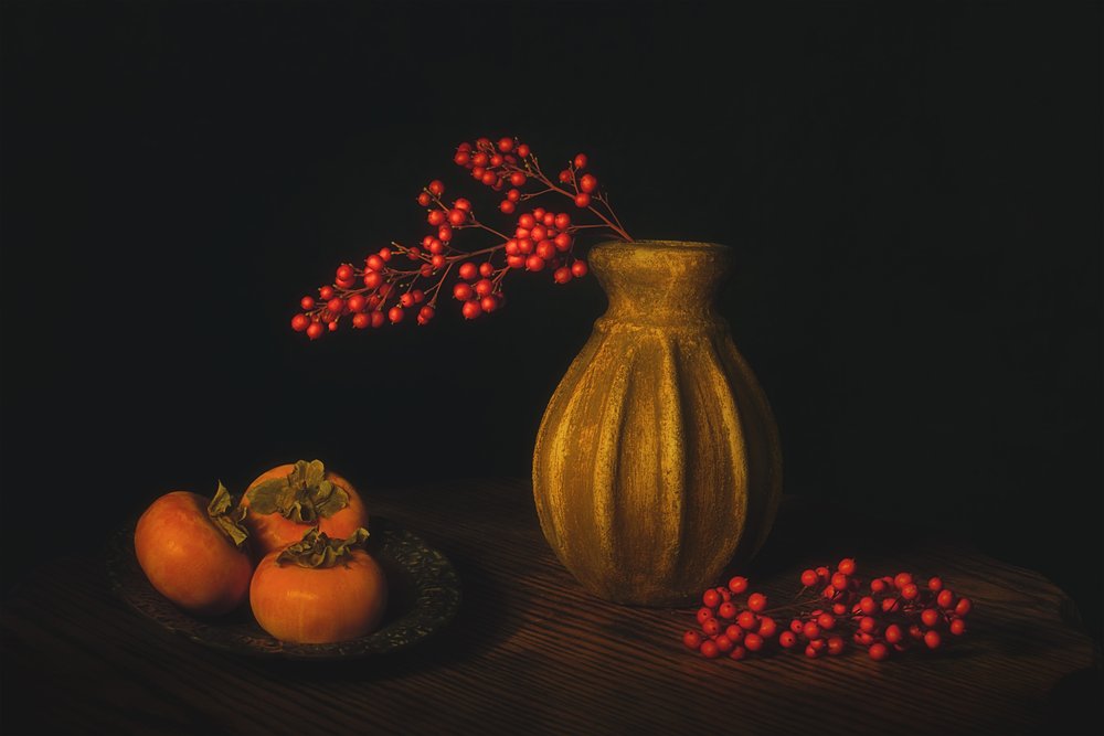Herbstliches Kaki-Stillleben von Lydia Jacobs