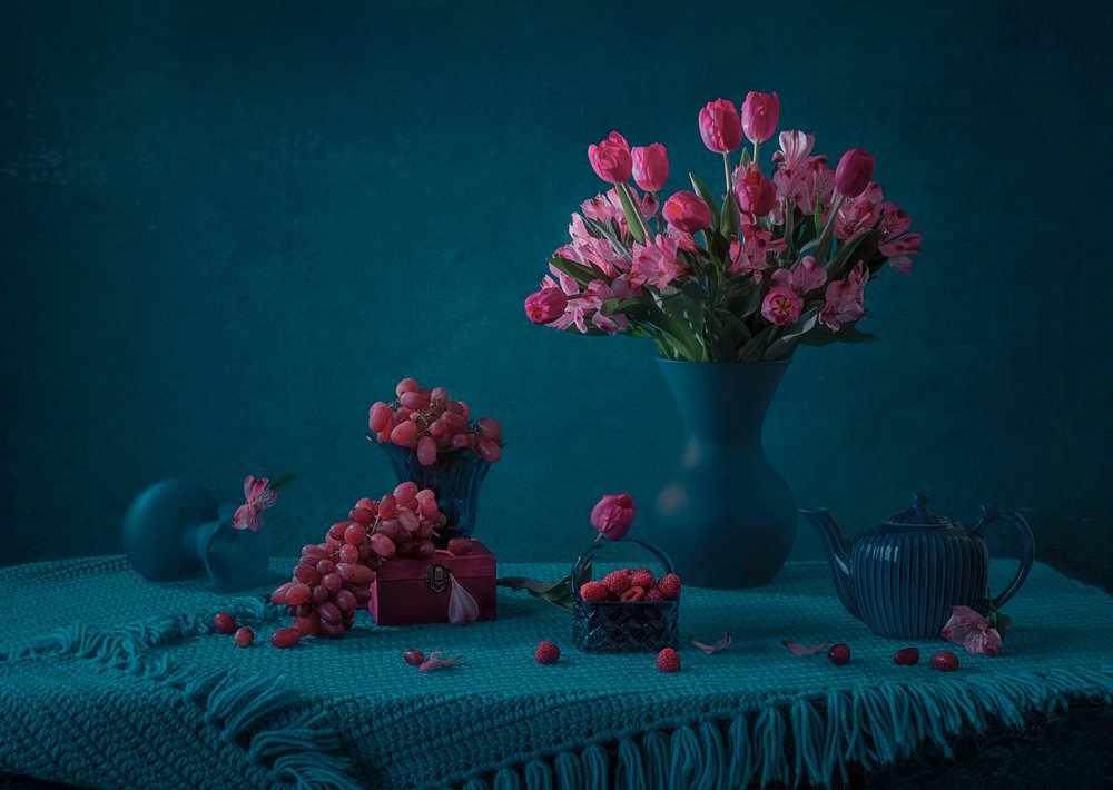 Stimmungsvolles Blumenstillleben von Lydia Jacobs