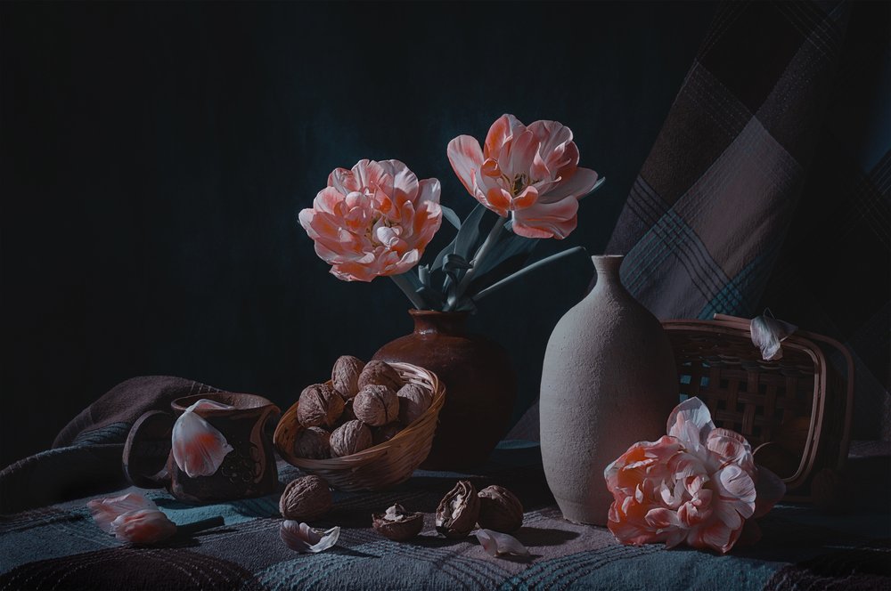 Stimmungsvolles Tulpenstillleben von Lydia Jacobs
