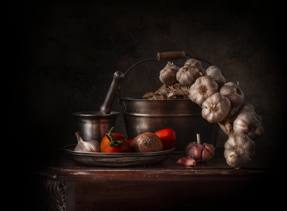 Klassisches Knoblauch-Stillleben von Margareth Perfoncio