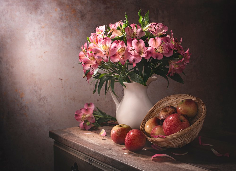 Rosa Blumen und Äpfel von Margareth Perfoncio