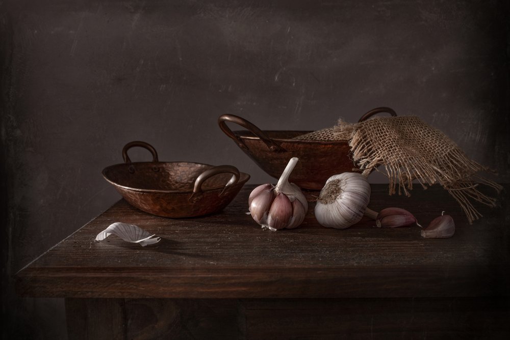 Rustikales Knoblauch Stillleben von Margareth Perfoncio