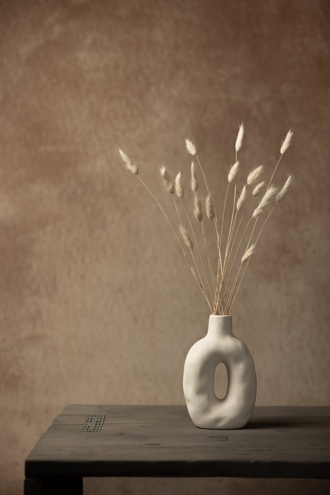 Minimalistisches Stillleben mit getrocknetem Gras von Mayra Pama