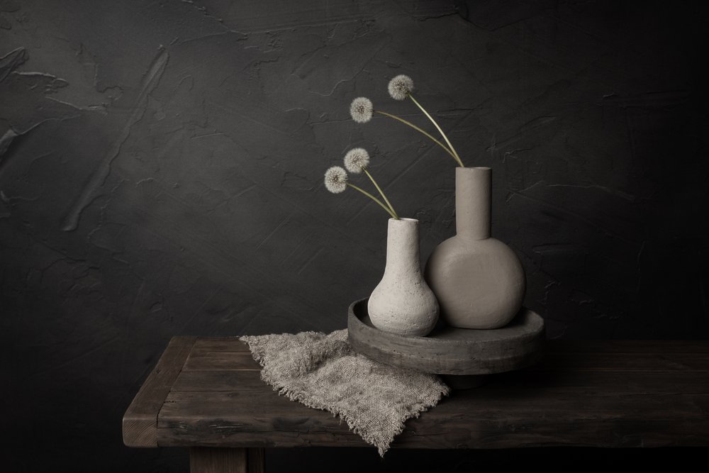 Minimalistische Blumenvasen von Mayra Pama