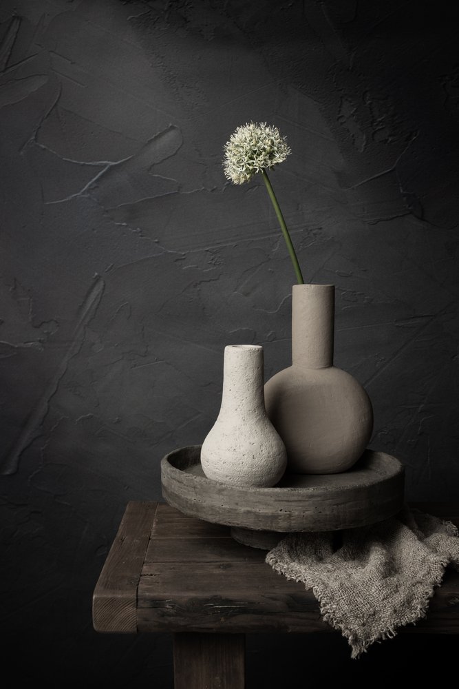 Stille Blüte und Vasen von Mayra Pama