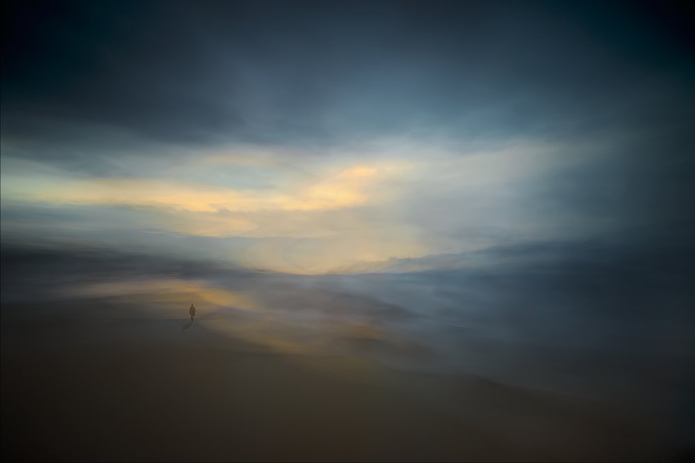 Neblige Strand-Einsamkeit von Santiago Pascual Buye