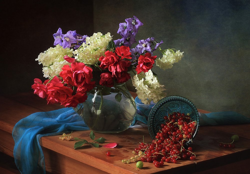 Elegante Rosen und Beeren von Tatyana Skorokhod
