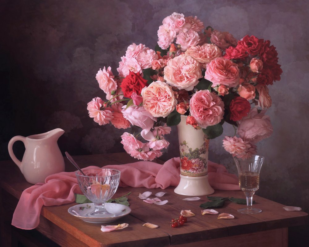 Romantische Rose Stillleben von Tatyana Skorokhod