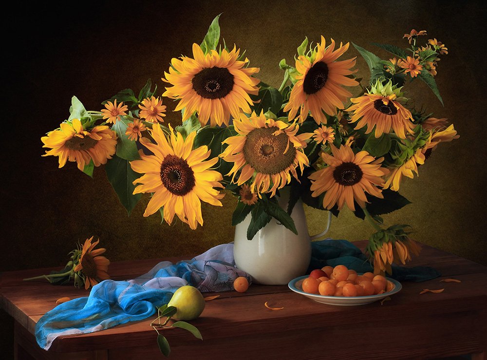 Warme Sonnenblume Stillleben von Tatyana Skorokhod