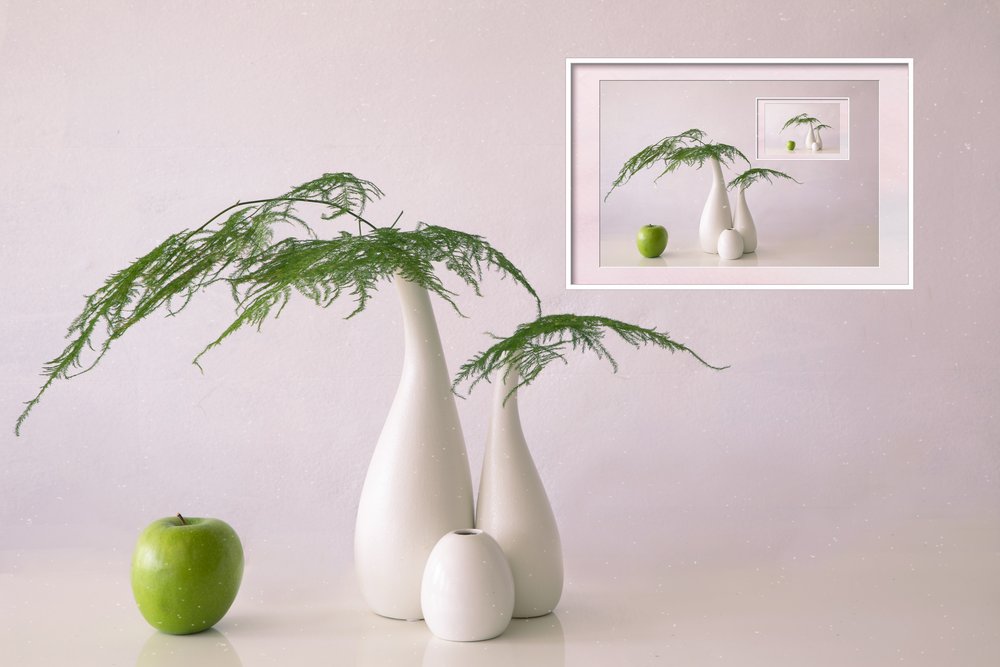 Minimalistisches Stillleben mit grünem Apfel von Wendy Xu