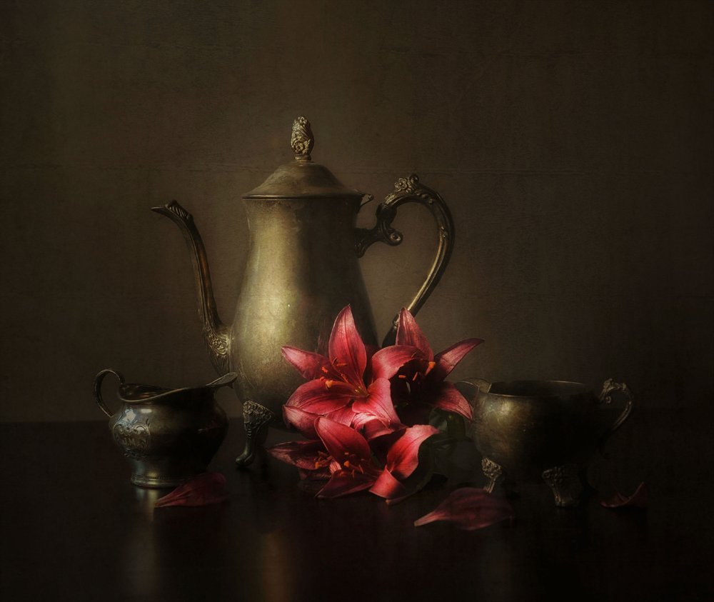 Elegante Lilien und Silber von Yinan F.