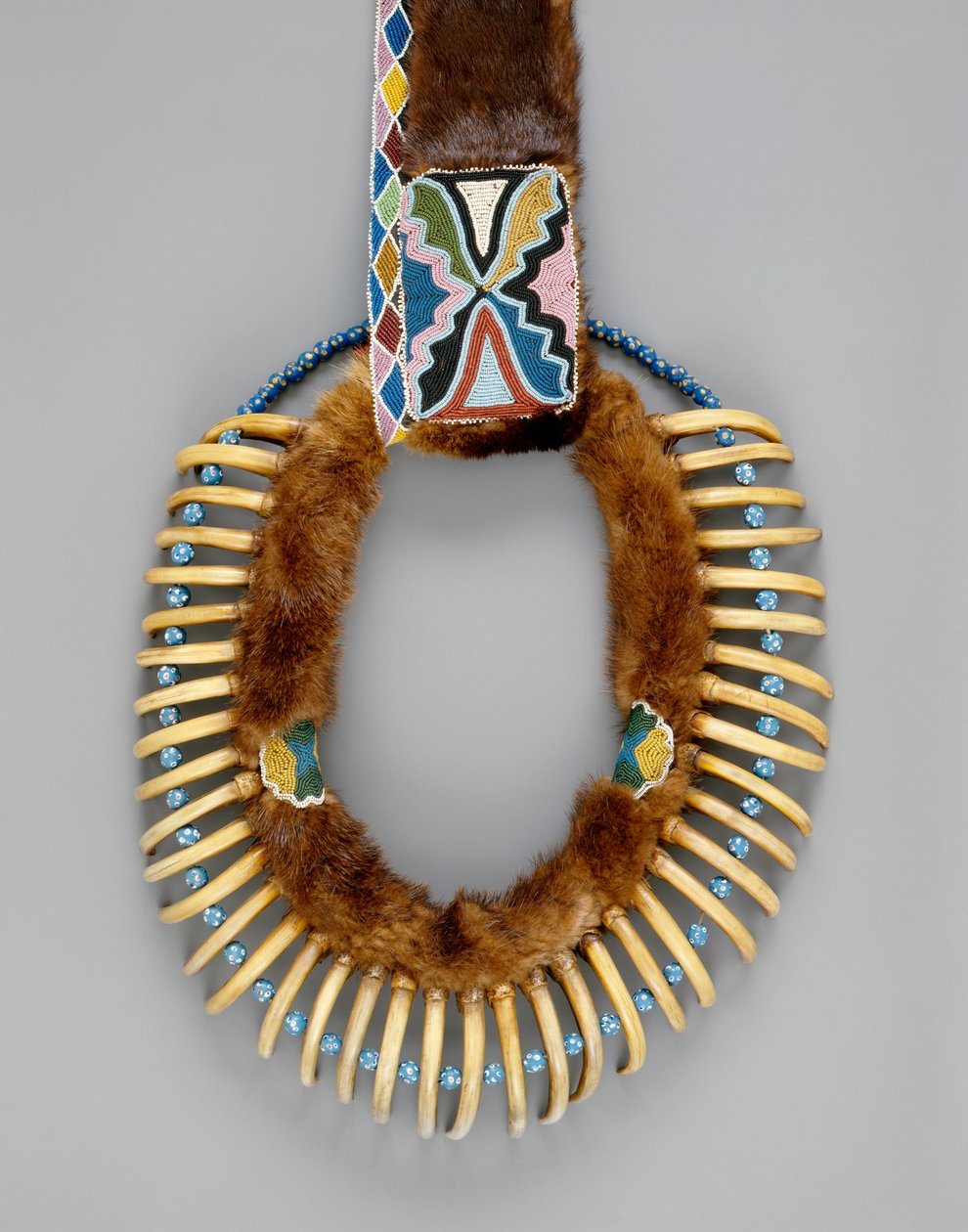 Bärenklauen-Halskette, Mesquakie, ca. 1835 von American School