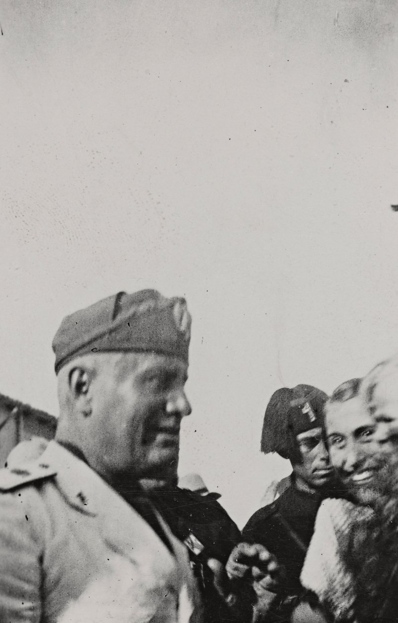 Album "Duce": Benito Mussolini während eines offiziellen Besuchs in Sizilien von A. Scarlata