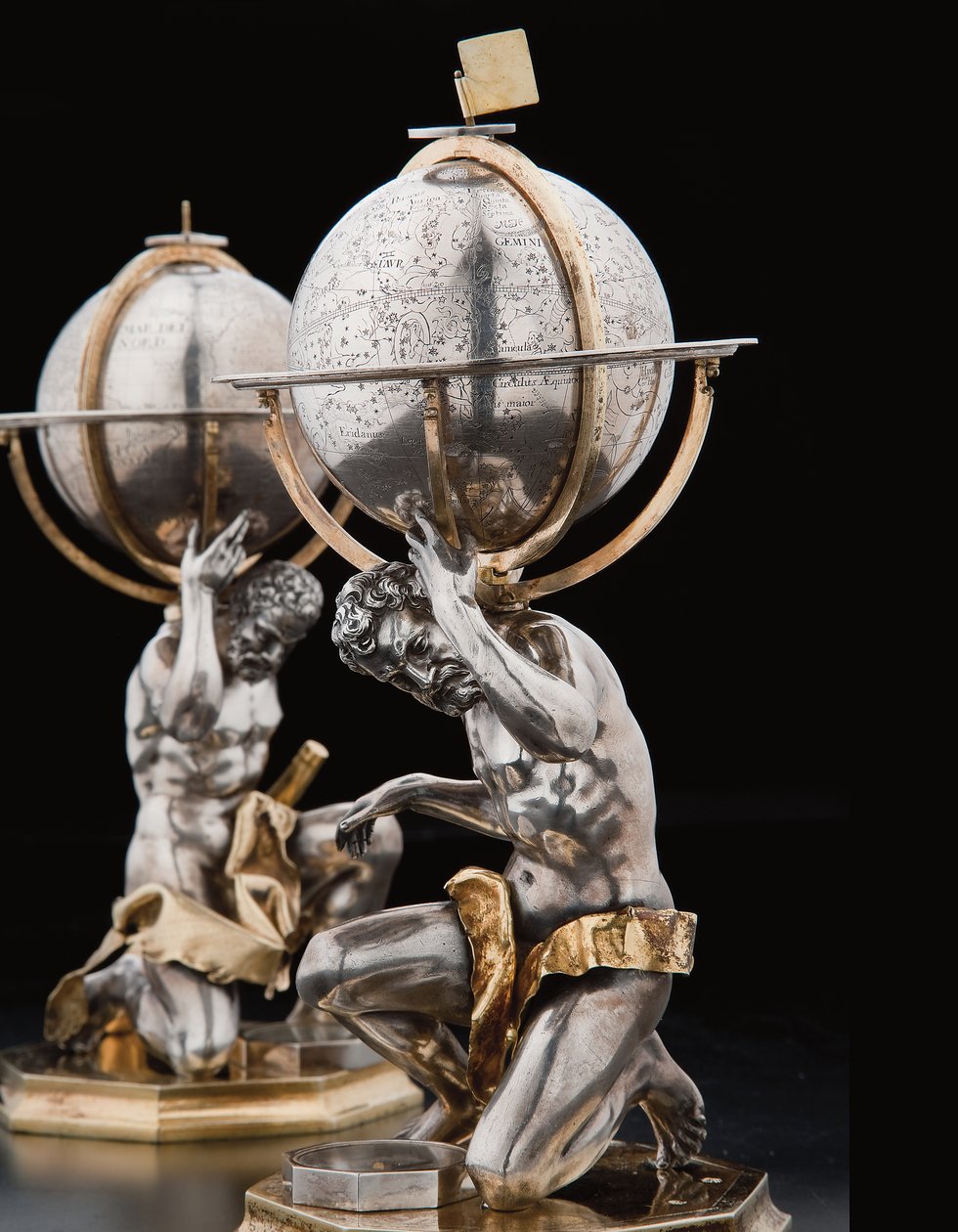 Zwei außergewöhnliche terrestrische und himmlische Globen, getragen von Herkules und Atlas, Augsburg, 1697-99 von Abraham Drentwett