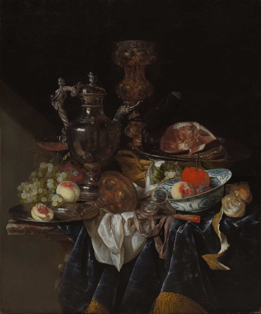 Silberner Weinkrug, Schinken und Obst von Abraham van Beyeren