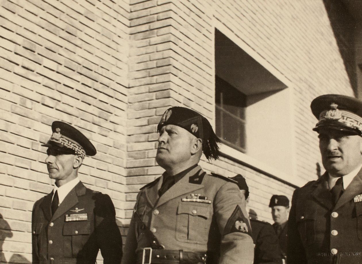Einweihung der Gebäude des Königlichen Flughafens "Fausto Pesci" in Bologna, erbaut von der Firma Mauro Toschi fu Ulisse, in Anwesenheit des Duce Benito Mussolini, 24.10.1936 (s/w Foto) von Achille Villani